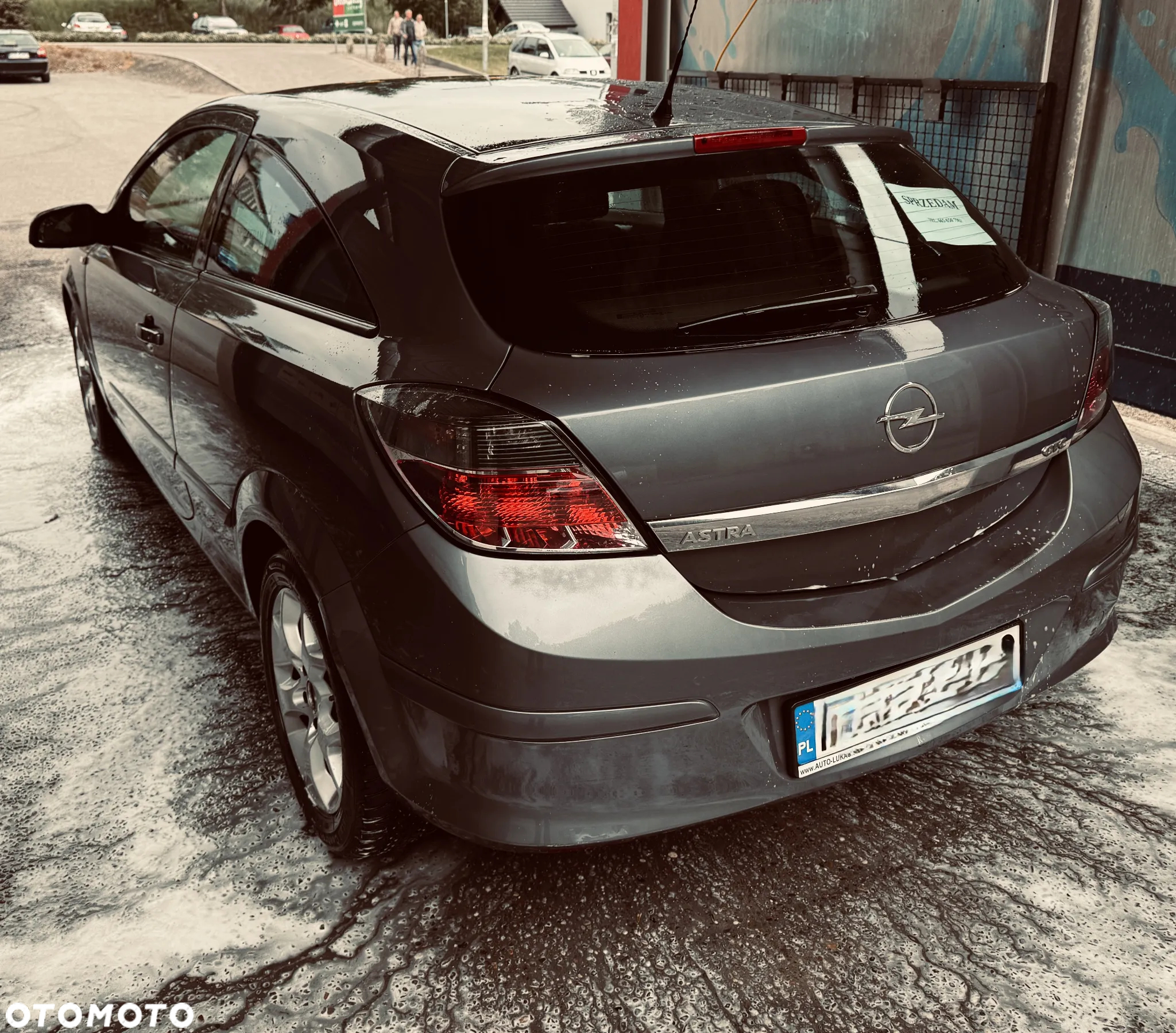 Opel Astra III GTC 1.6 Cosmo - 3