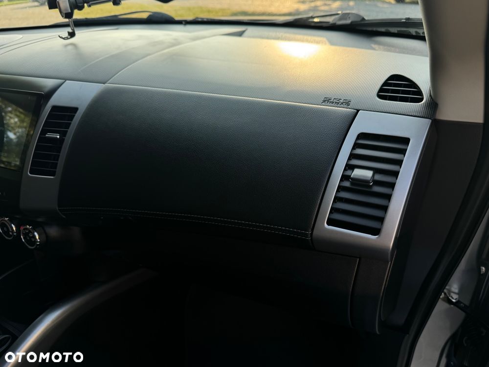 Mitsubishi Outlander 2.0 2WD Invite - 25