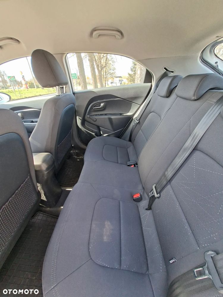 Kia Rio 1.4 M - 9