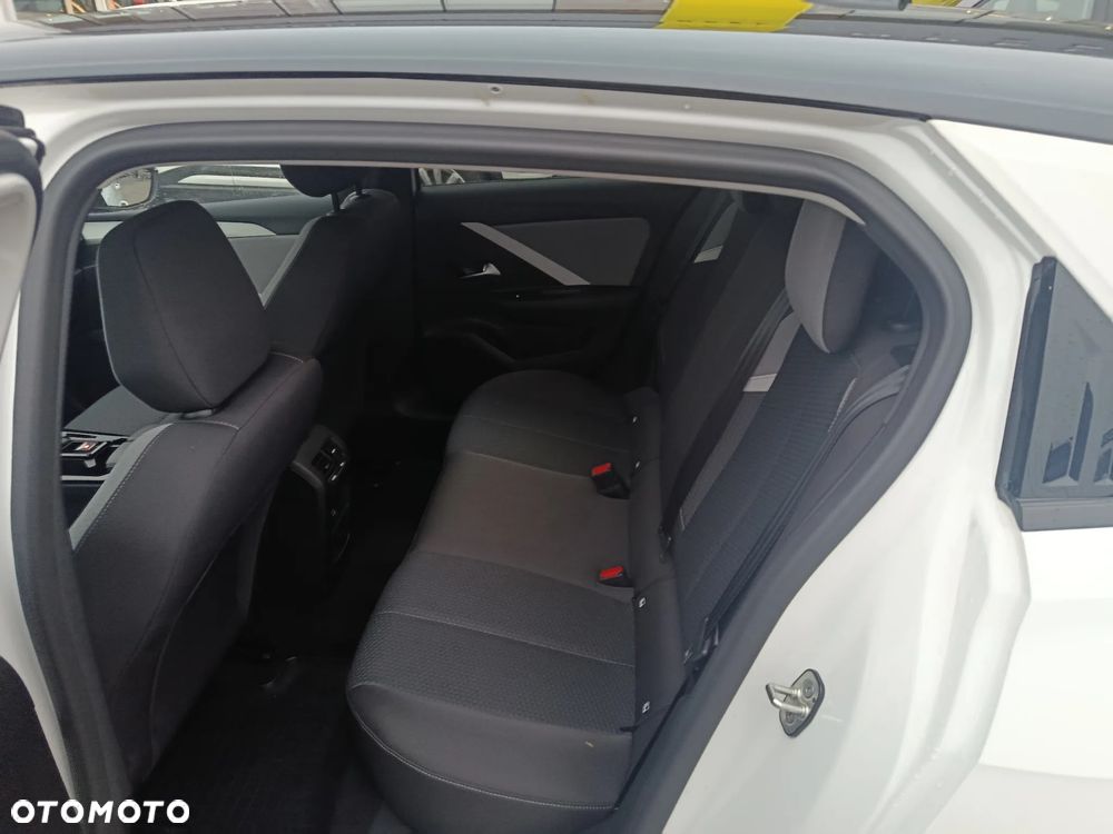 Opel Astra 1.2 T Business Edition S&S - 10