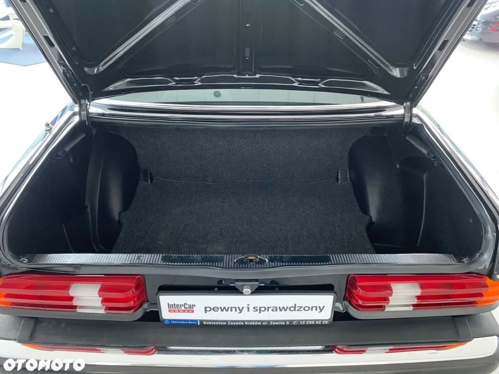 Mercedes-Benz W123 - 17