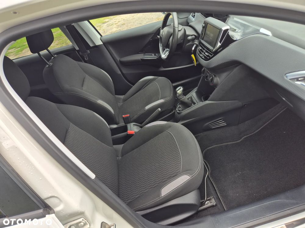 Peugeot 208 - 9