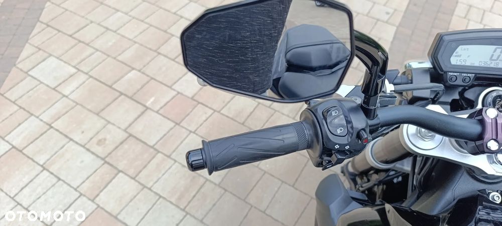 Yamaha FZ - 13
