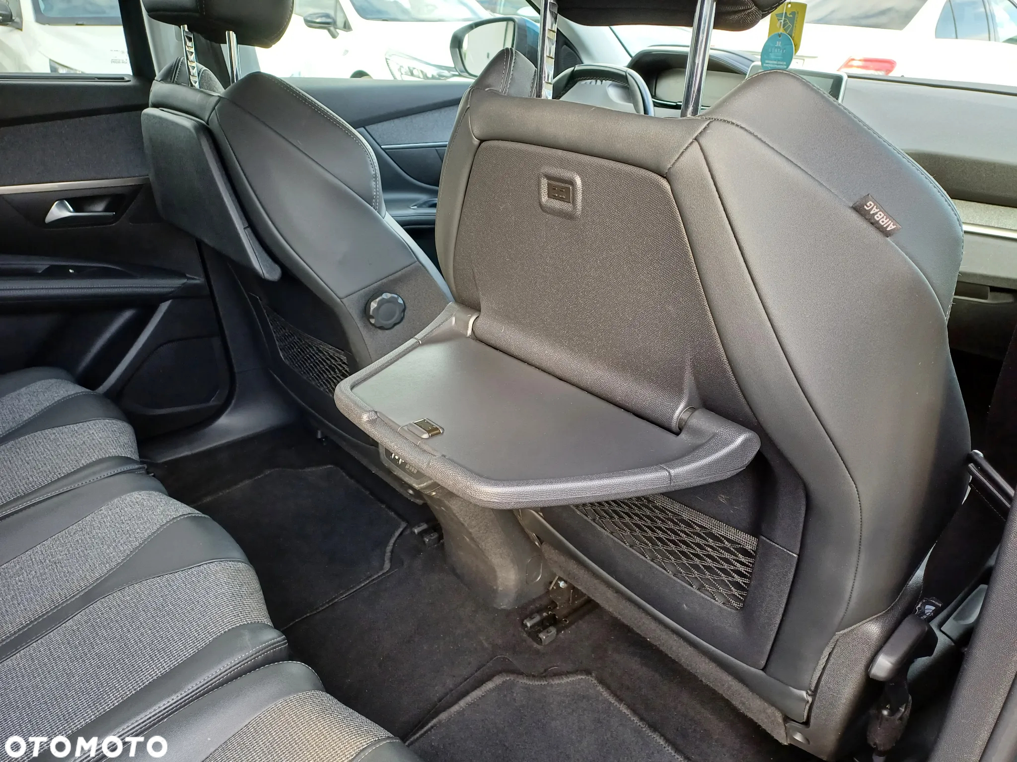 Peugeot 5008 BlueHDI 130 EAT8 Allure - 12