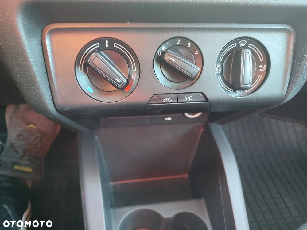 Skoda Fabia 1.0 Ambition Plus - 10