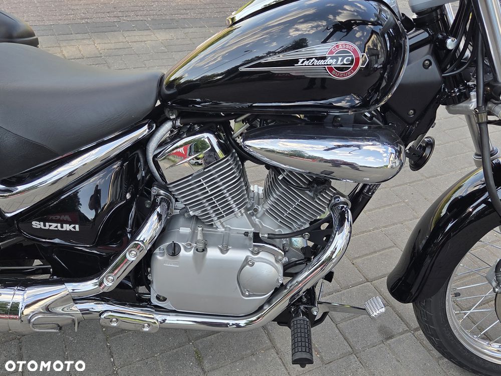 Suzuki Intruder - 14