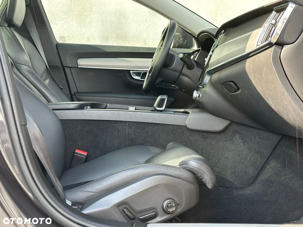 Volvo V90 Cross Country - 35