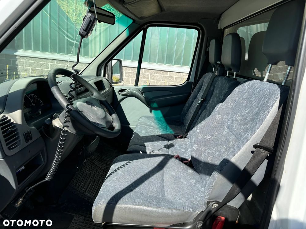 Mercedes-Benz Sprinter - 11