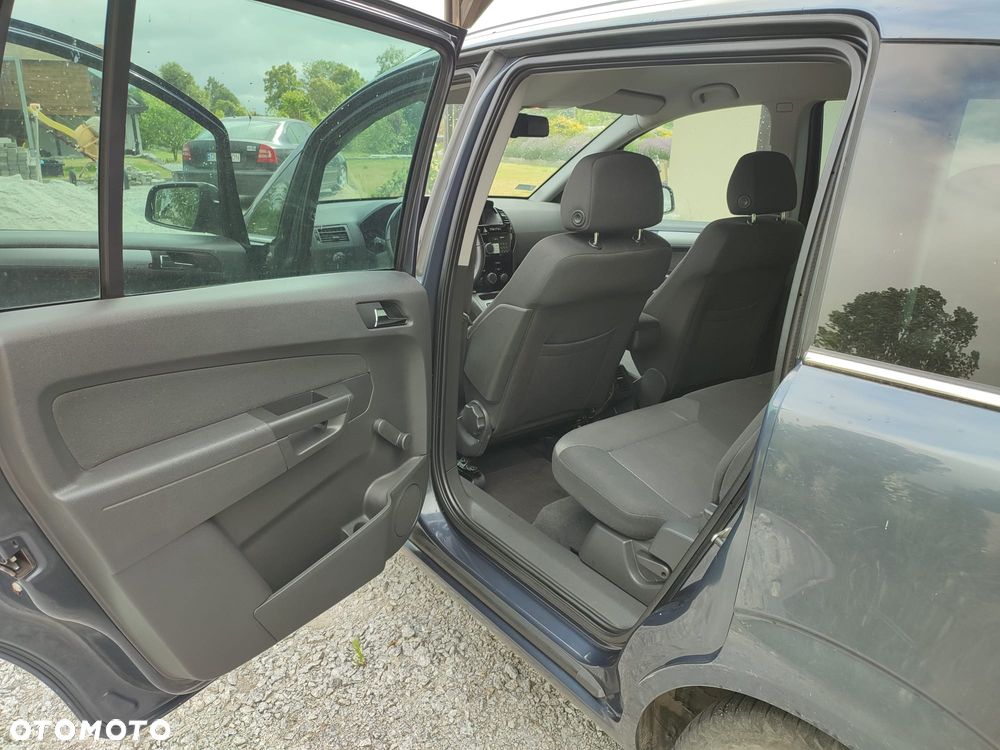 Opel Zafira - 10