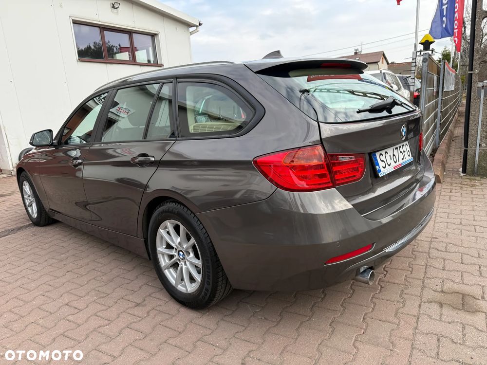 BMW Seria 3 318d Luxury Line - 11