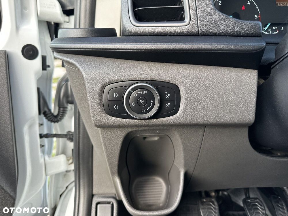Ford Tourneo Custom 2.0 EcoBlue L2 Trend - 26