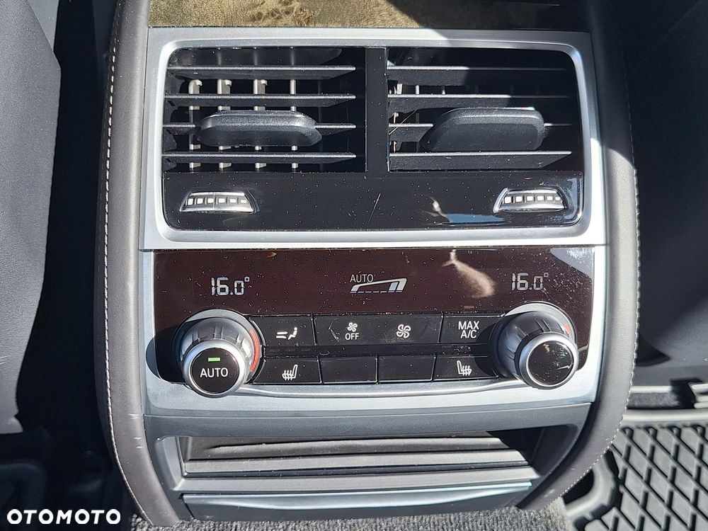 BMW Seria 7 750Li xDrive - 16