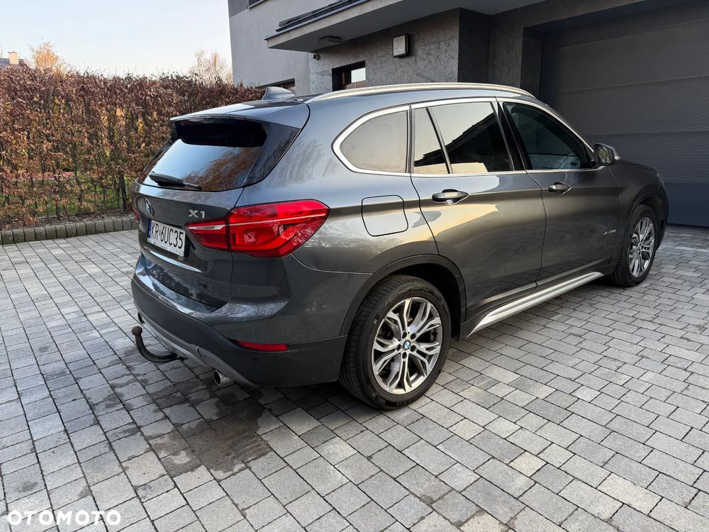 BMW X1 xDrive28i Sport Line - 4