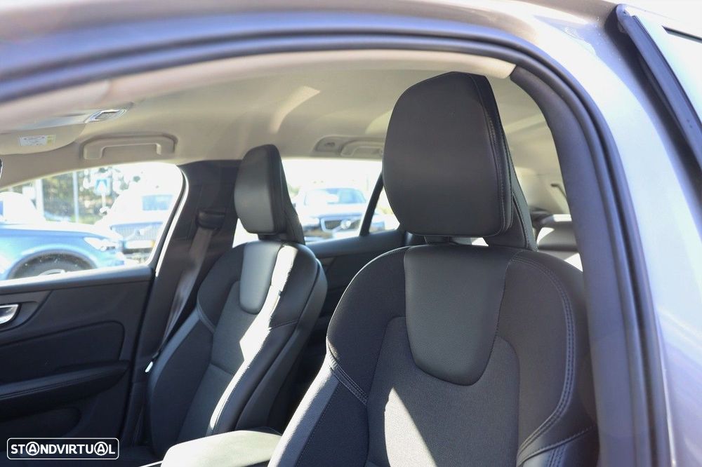 Volvo V60 2.0 D3 Momentum Plus - 6