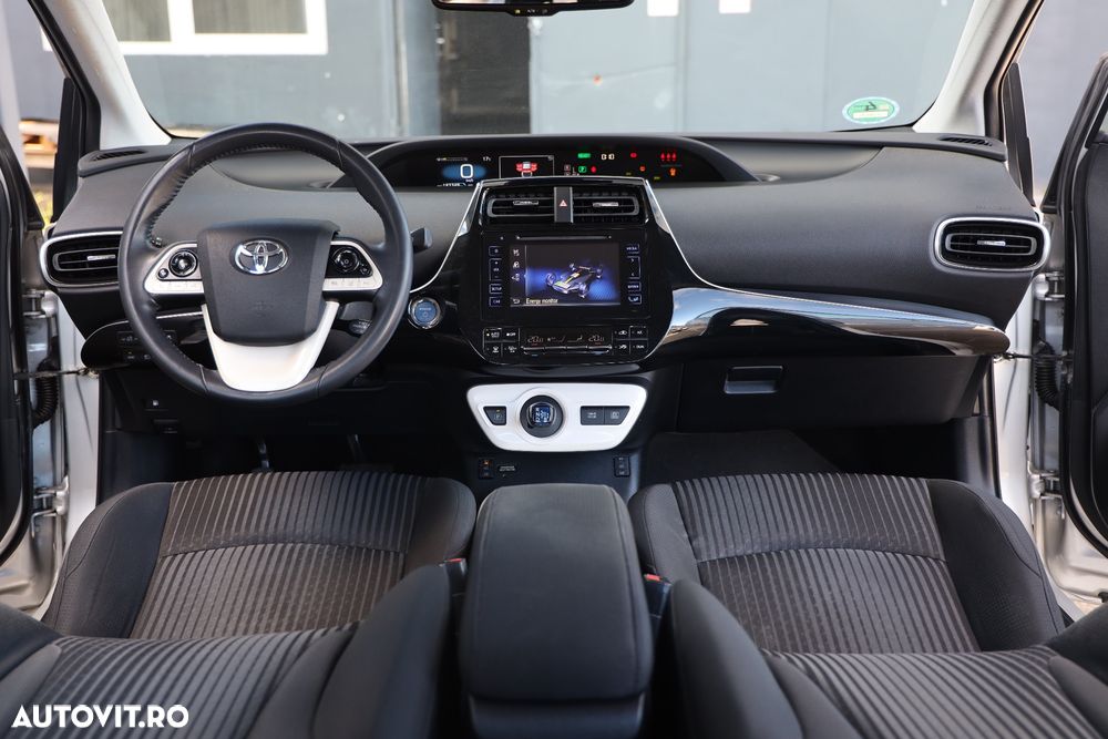 Toyota Prius 1.8 Dual VVT-i Sol - 11