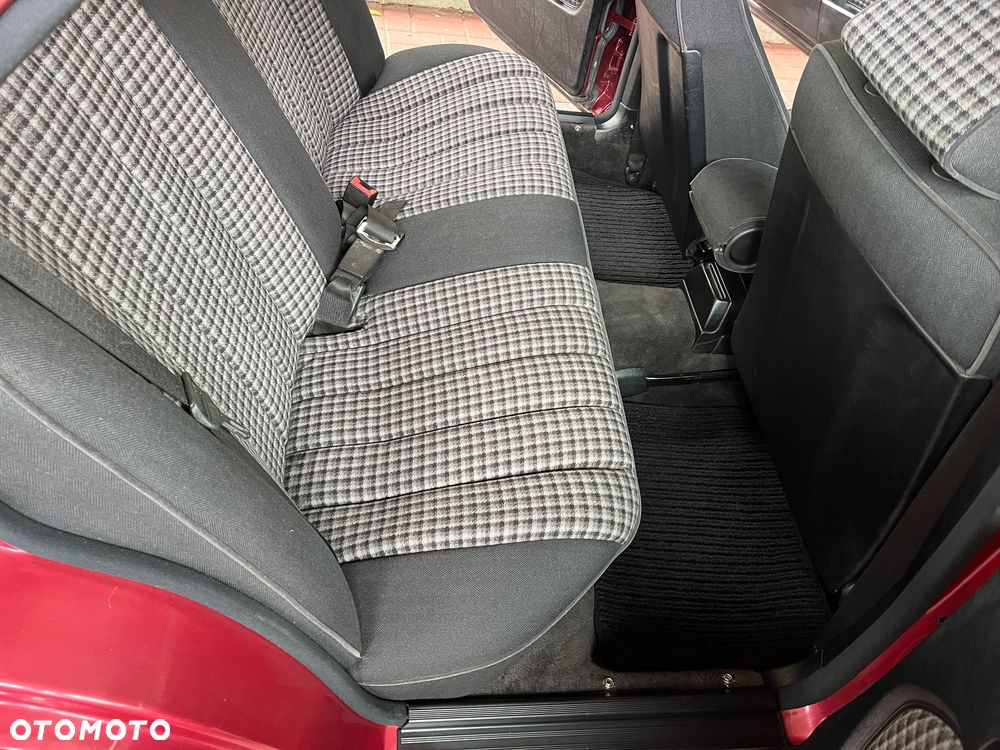 Mercedes-Benz W201 (190) - 32