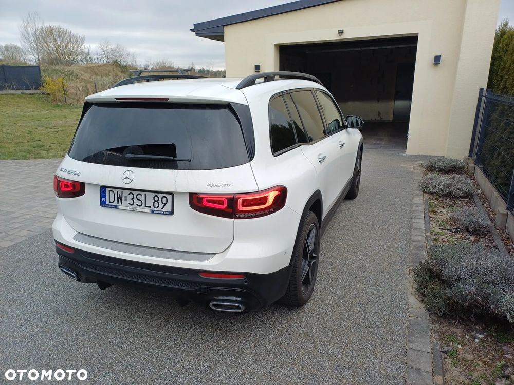 Mercedes-Benz GLB 220 d 4-Matic AMG Line 8G-DCT - 3