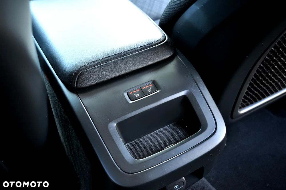 Volvo V60 B3 B DKG Momentum Pro - 22