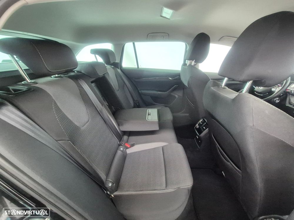 Skoda Octavia Break 2.0 TDI Ambition DSG - 23