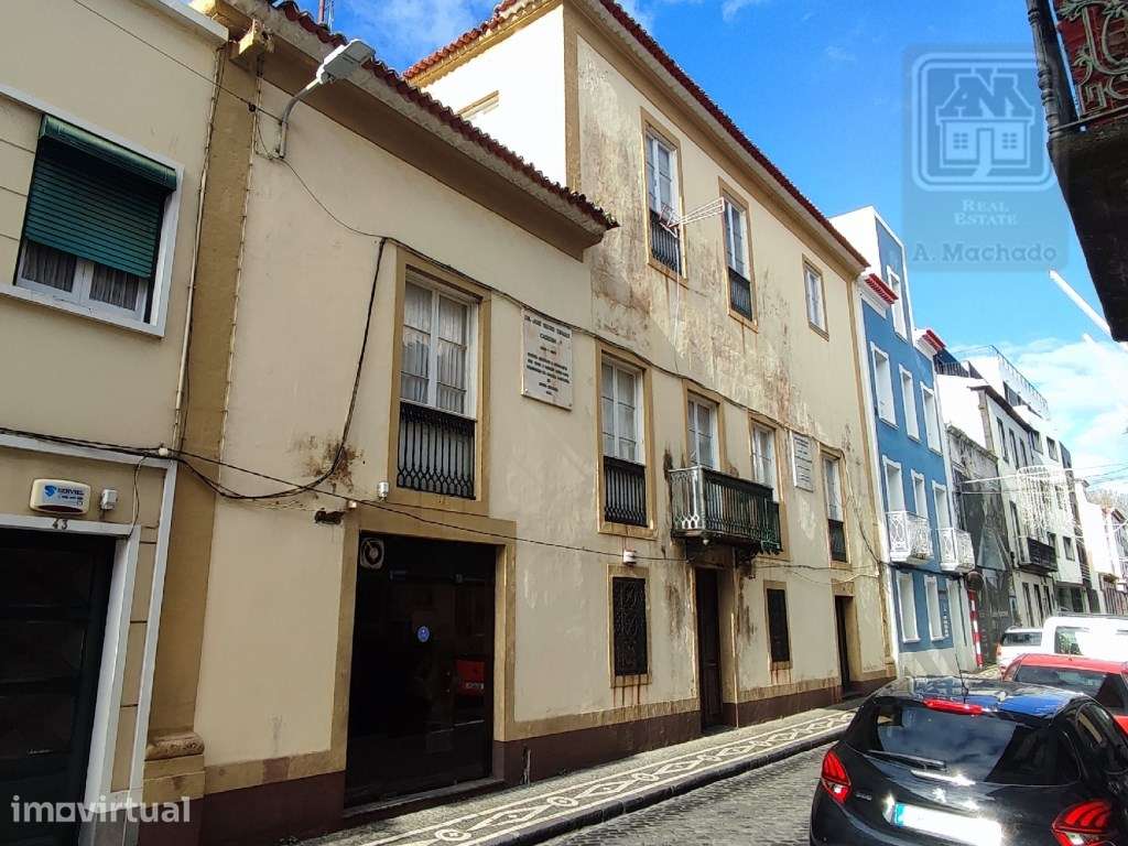 AMPLO EDIFÍCIO - MORADIA com QUINTAL no centro histórico Ponta Delg... - Grande imagem: 4/49