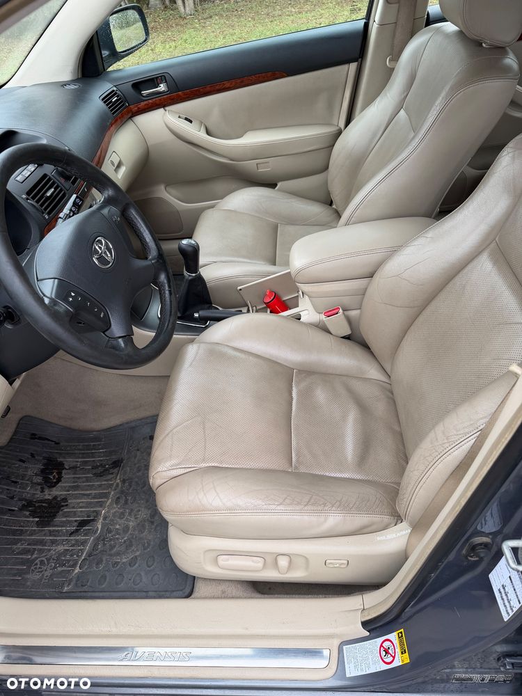 Toyota Avensis 2.0 VVT-i Prestige - 7