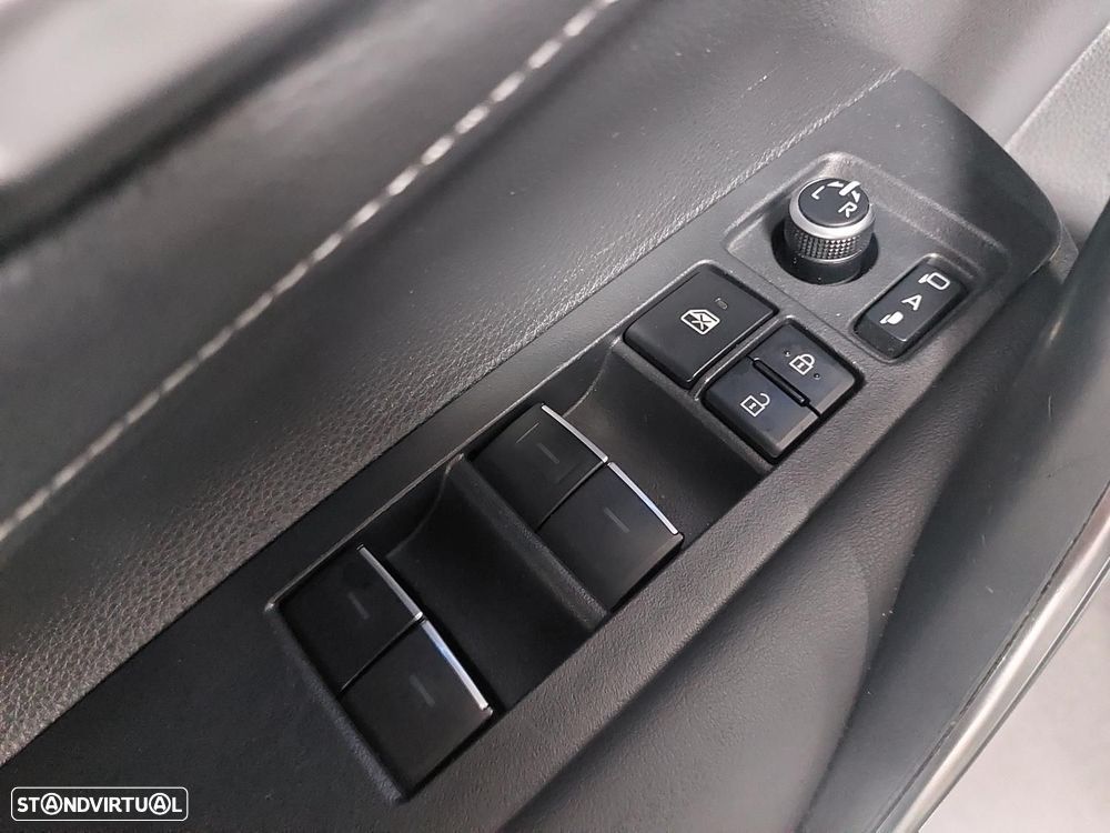 Toyota Corolla 2.0 Hybrid Exclusive - 17