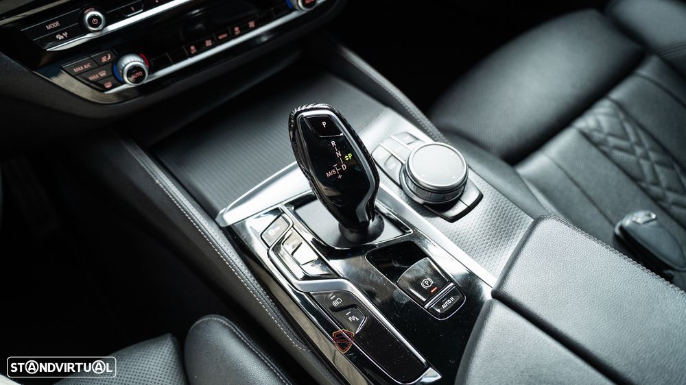 BMW 530 e Pack M - 38