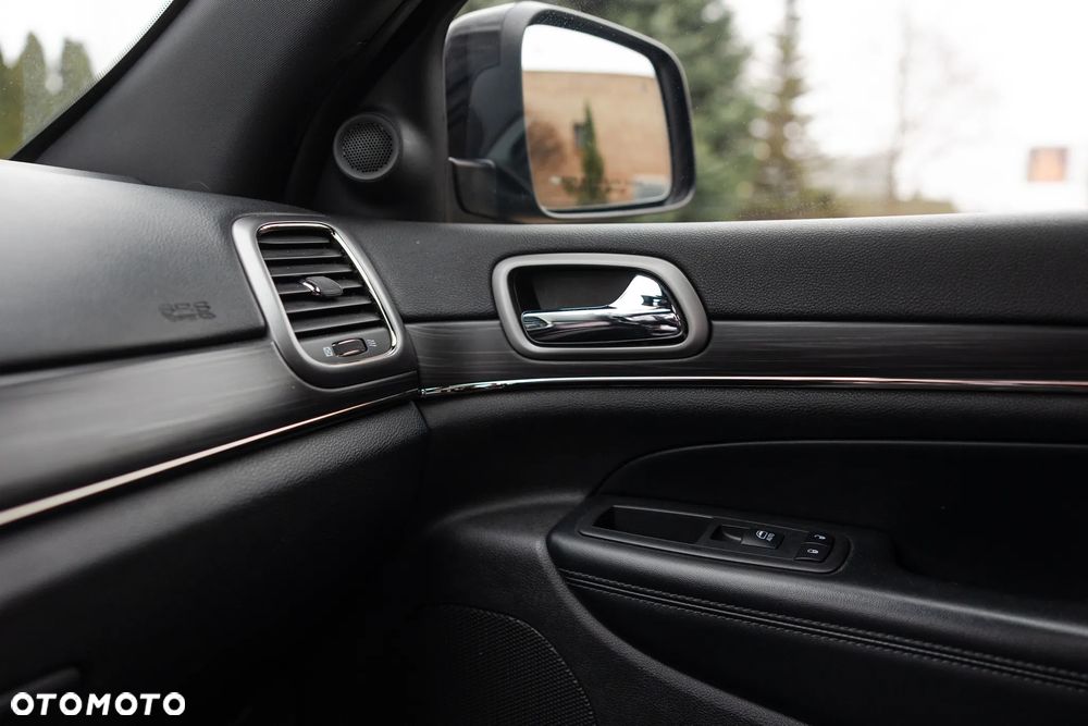 Jeep Grand Cherokee - 30