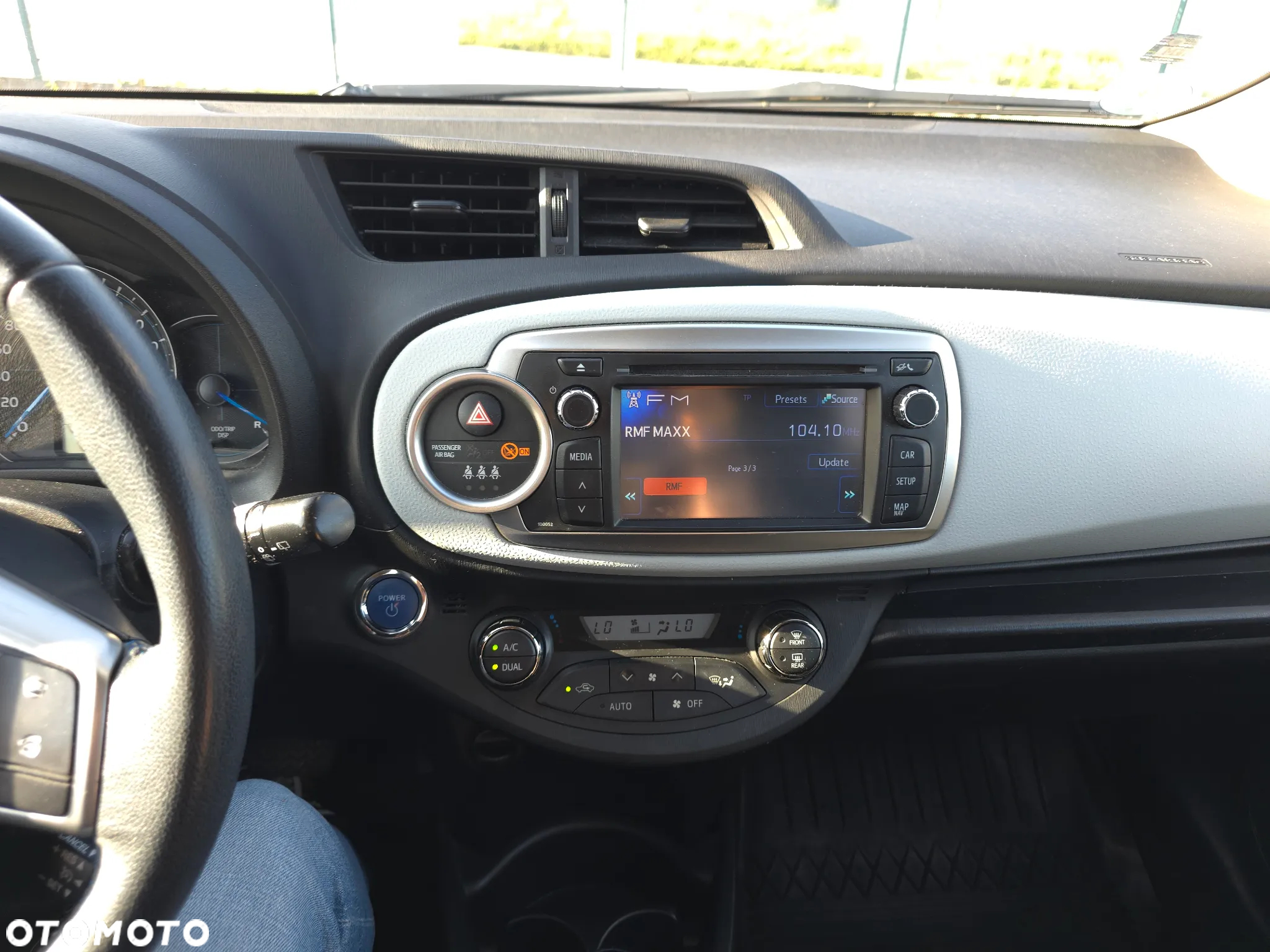 Toyota Yaris Hybrid 100 Premium - 24