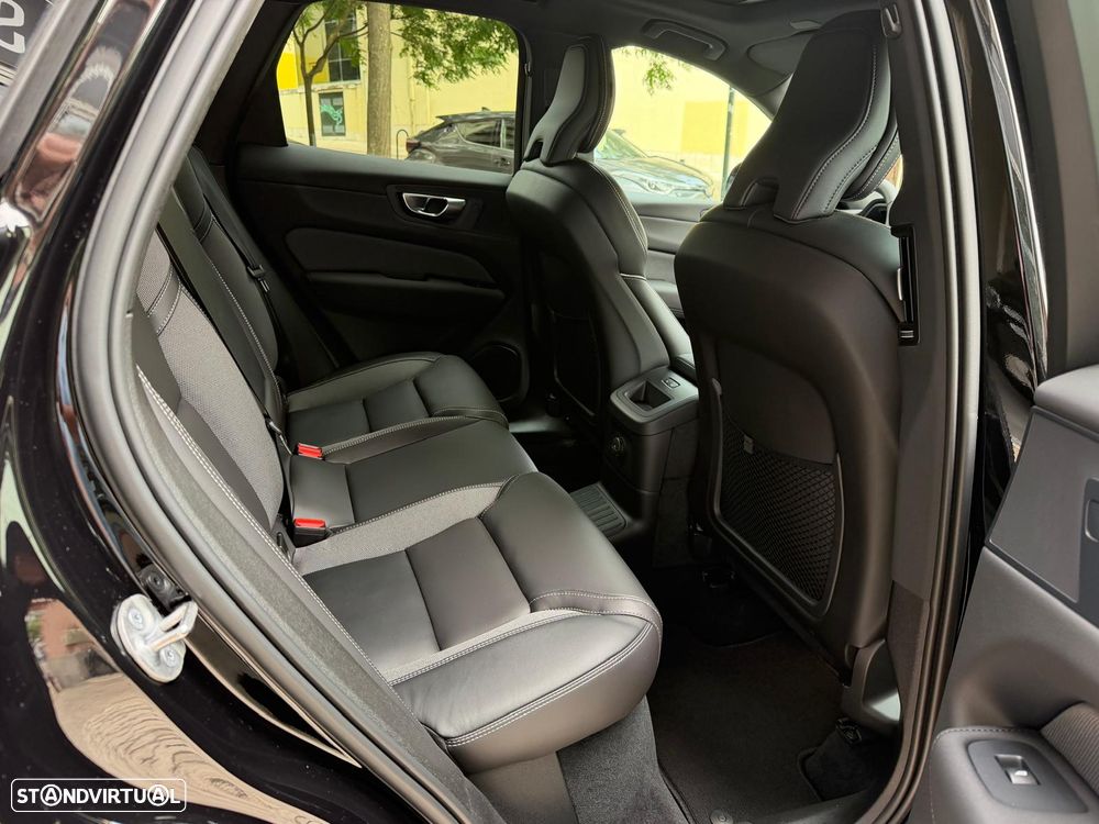 Volvo XC 60 T6 AWD Recharge Plus Black Edition - 32