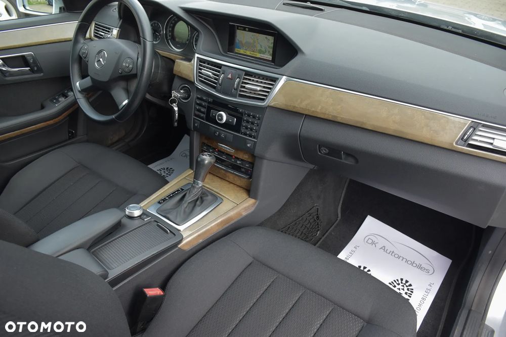 Mercedes-Benz Klasa E 200 BlueEFFICIENCY 7G-TRONIC Elegance - 24