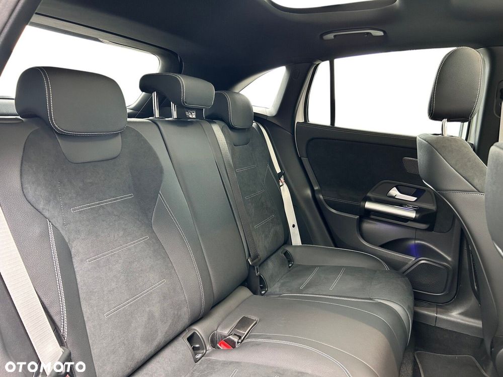 Mercedes-Benz GLA - 10