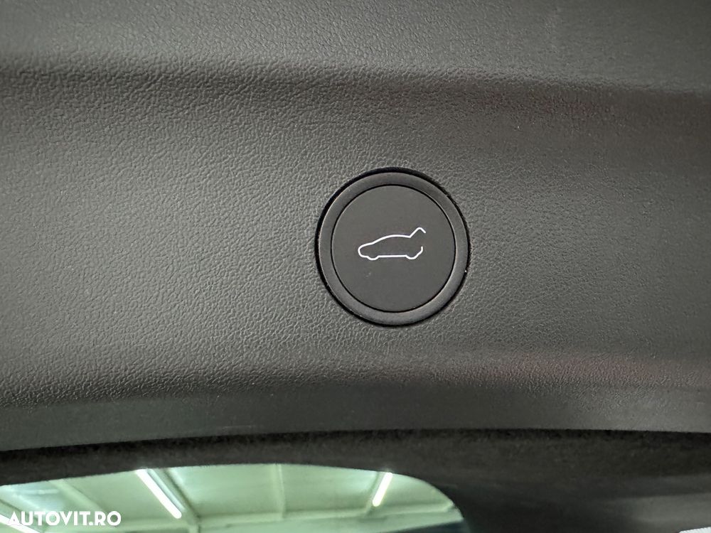 Tesla Model Y Long Range Dual Motor AWD - 31