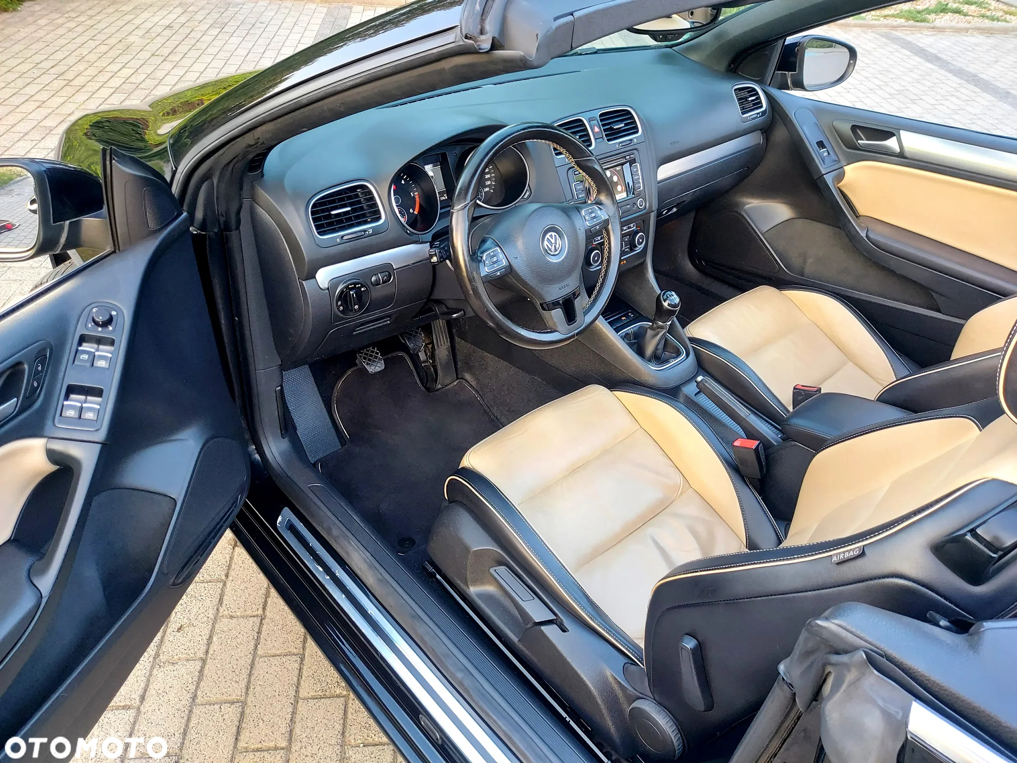 Volkswagen Golf Cabrio 2.0 TDI BlueMotion Technology Exclusive - 26