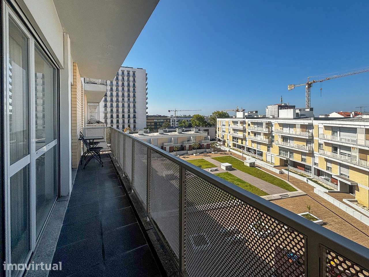 Apartamento T2 mobilado com garagem e elevador para arrendar no centro - Grande imagem: 2/26