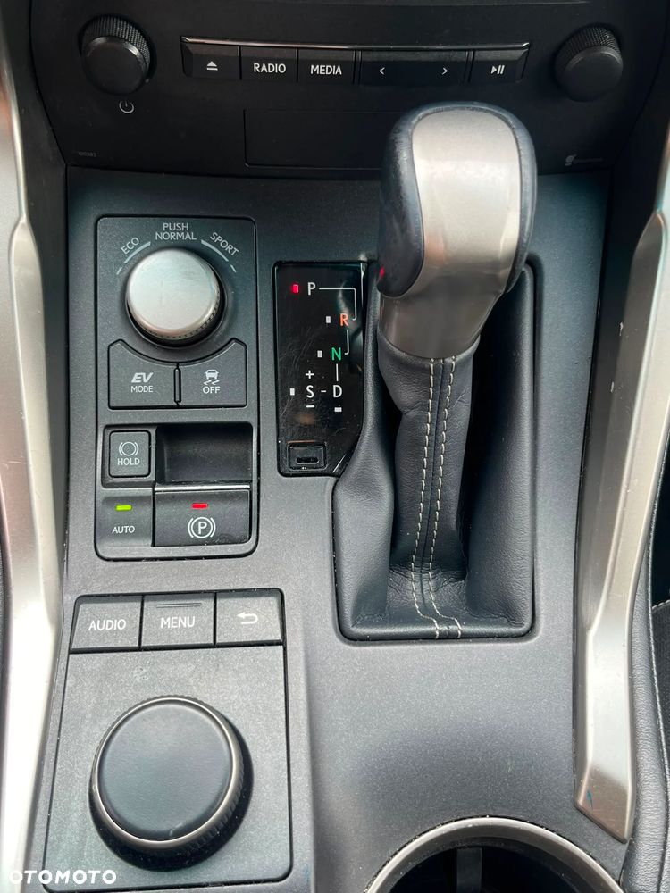 Lexus NX 300h Elite AWD - 11