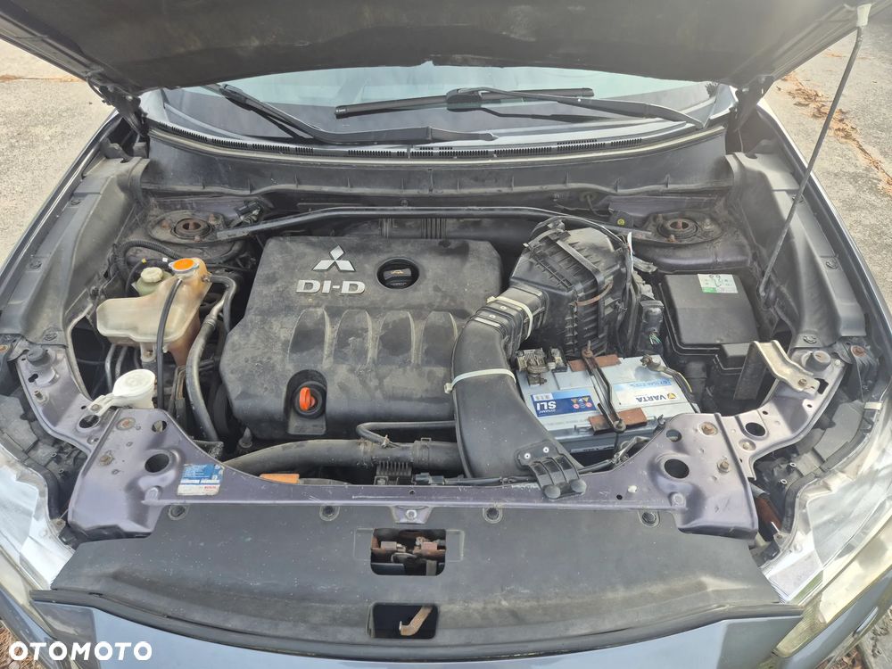 Mitsubishi Outlander - 9