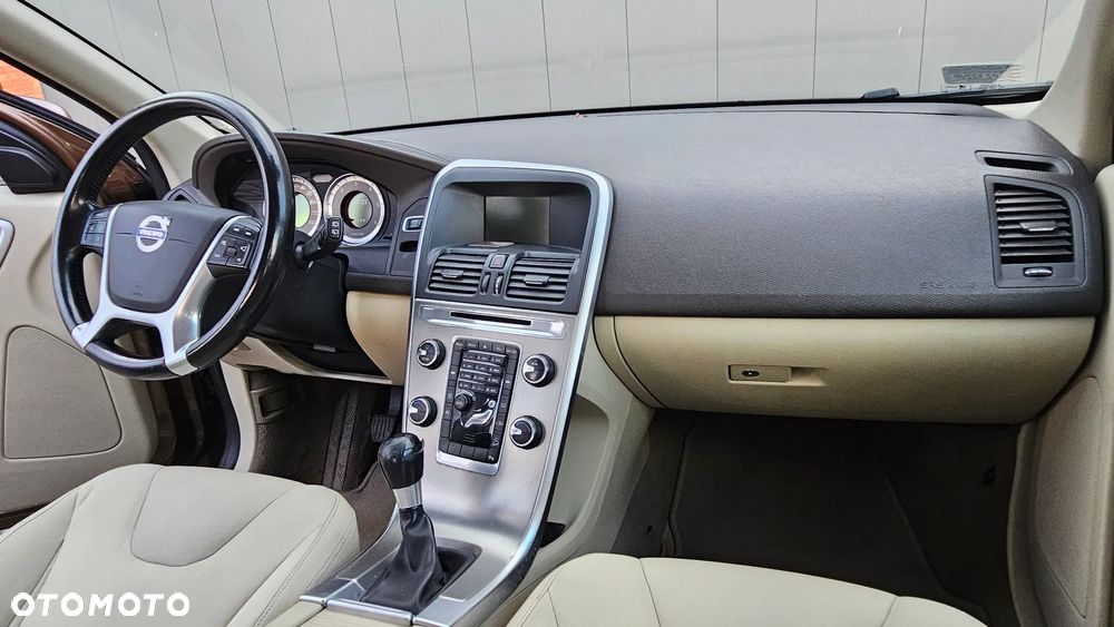 Volvo XC 60 D5 AWD Momentum - 11