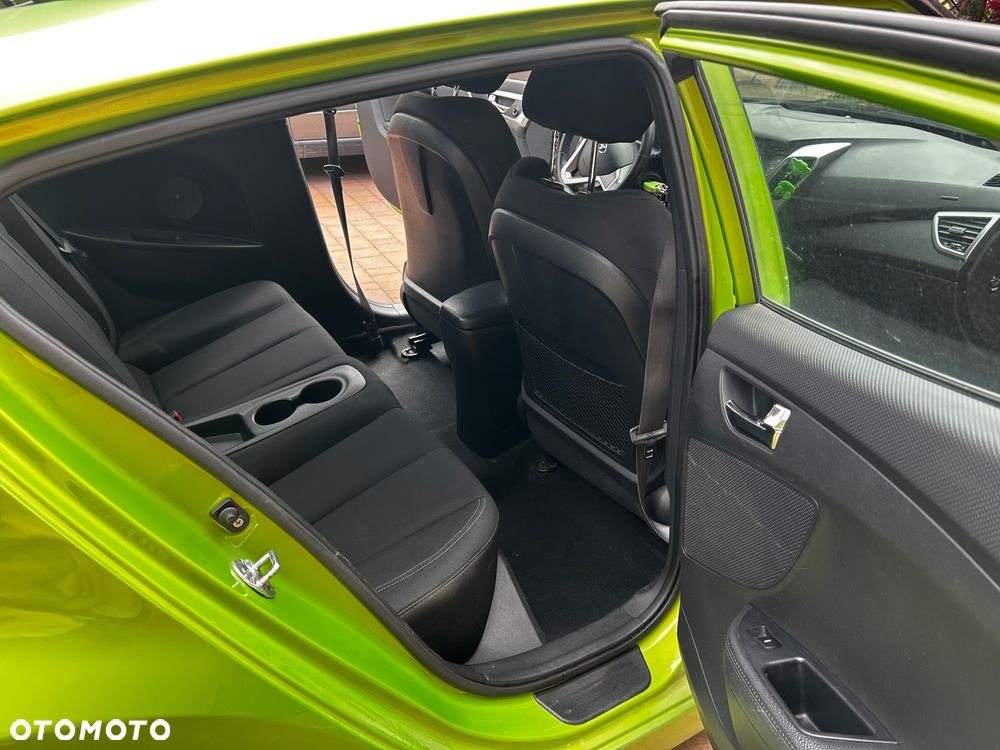 Hyundai Veloster 1.6 Style - 17