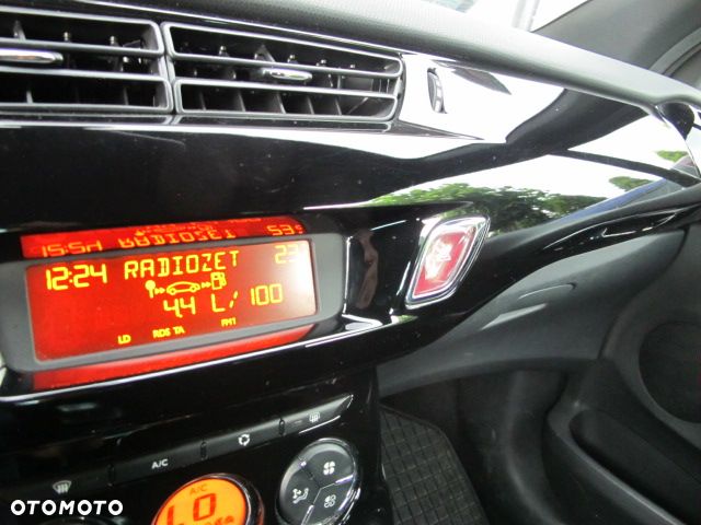 Citroën DS3 e-HDi 90 FAP SoChic - 17