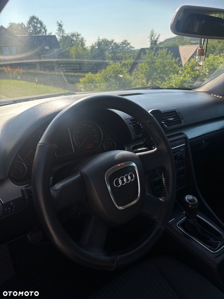 Audi A4 Limousine - 3