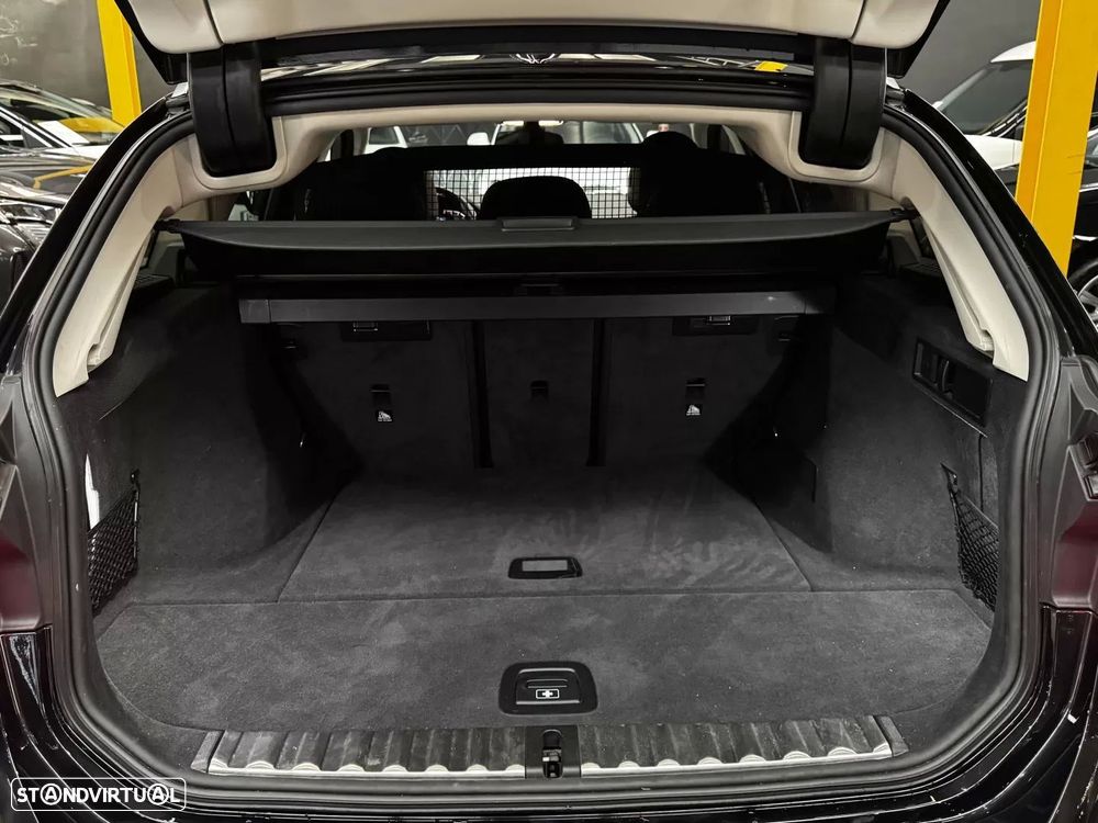 BMW 318 d Touring Auto - 36