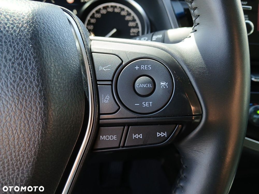 Toyota Camry 2.5 Hybrid Comfort CVT - 24