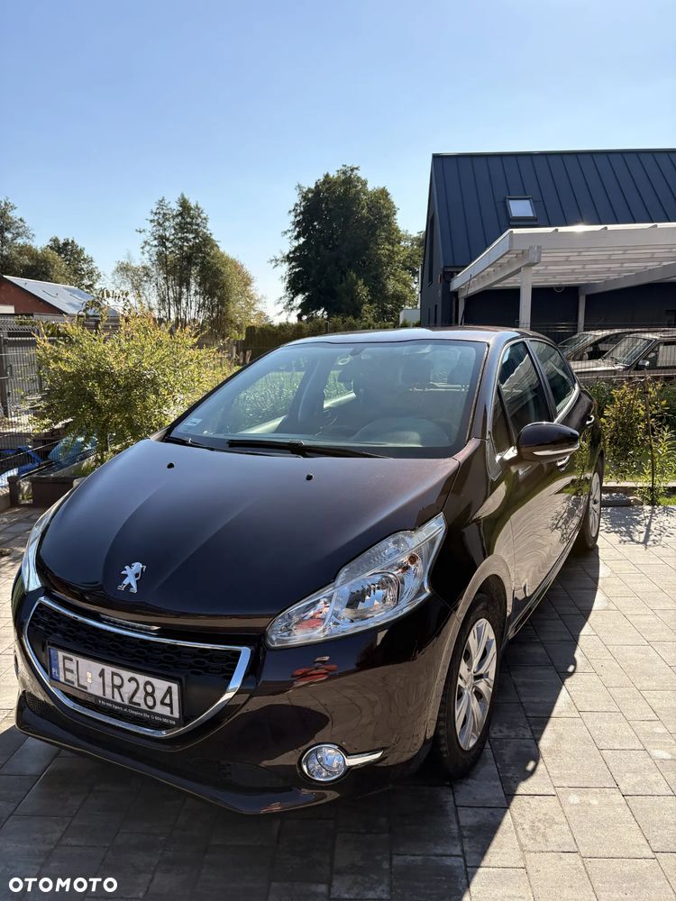 Peugeot 208 2013 photo 2