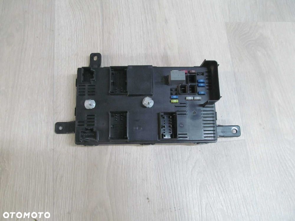 KIA CARNIVAL II III 2.9 CRDI 06-12 SKRZYNKA BEZPIECZNKOW 919584D060 - 1