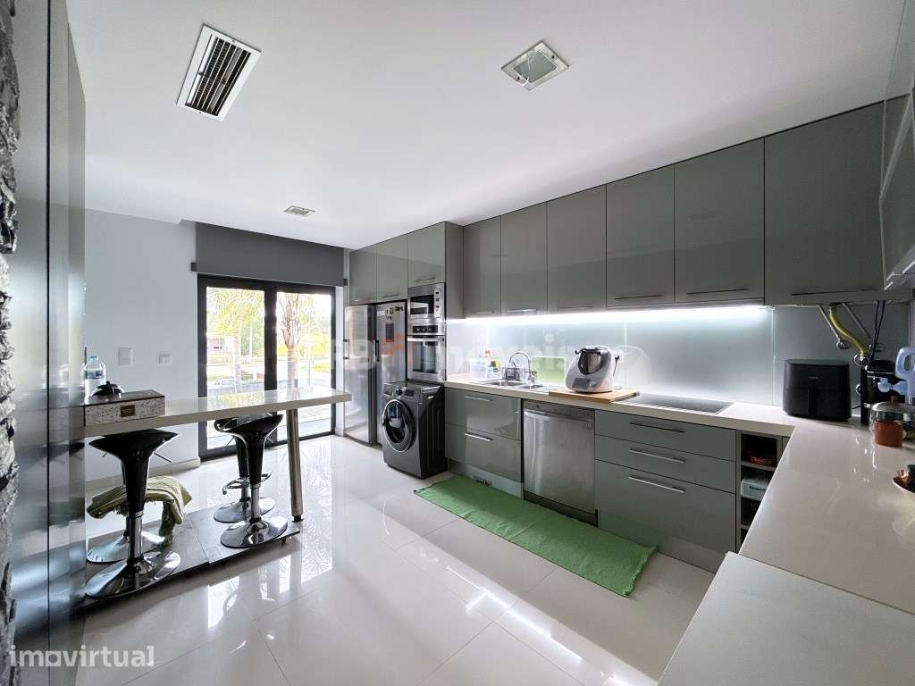 Apartamento T3 em condomínio privado com piscina - Grande imagem: 2/48