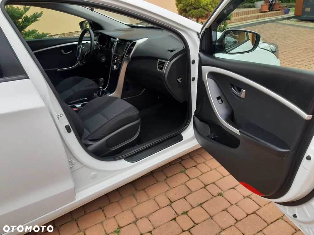 Hyundai i30 blue Kombi 1.4 YES Gold - 23