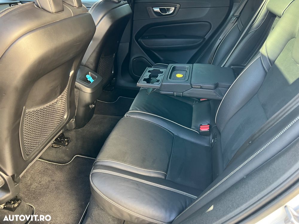 Volvo XC 60 D5 AWD Geartronic RDesign - 14