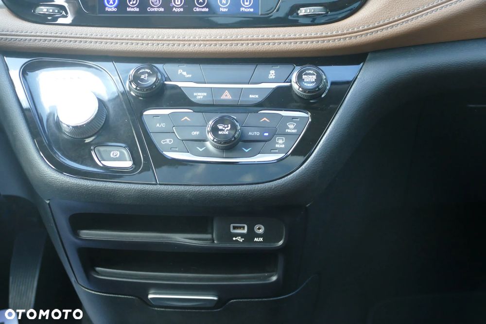 Chrysler Pacifica - 23