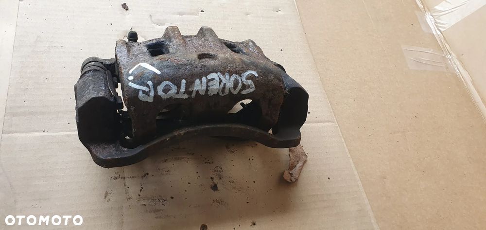 Zacisk hamulcowy lewy przód Kia Sorento I 2.5 CRDI - 2